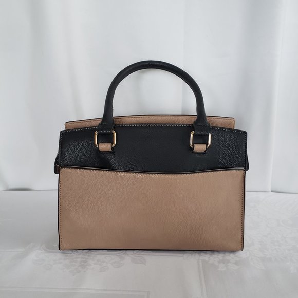 🌟Host Pick🌟Kate & Alex Cuffaro Italian Design Crossbody adjustable long strap. - Picture 4 of 9